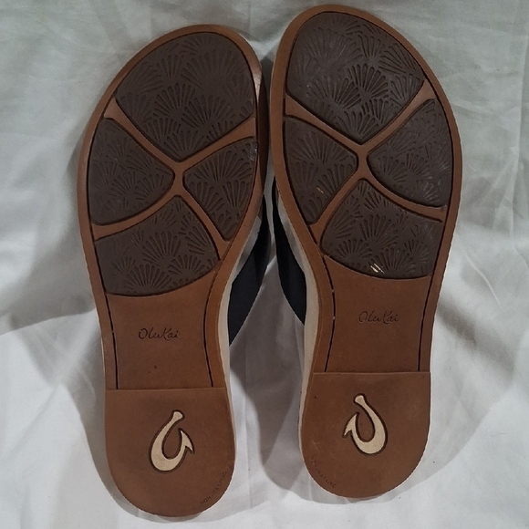 OluKai Women\'s  Black and Brown Flip-Flops Size 9 main image 7